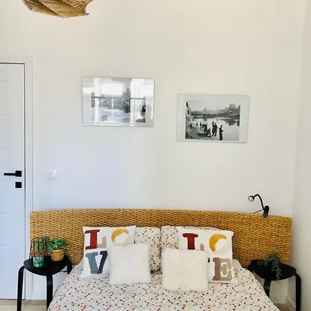 At The Shipyard Apartmán *
